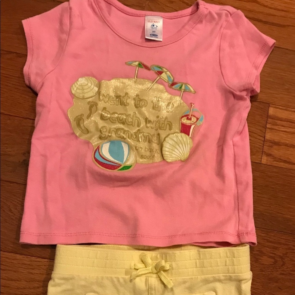 6/$20 2T Old Navy shirt and shorts